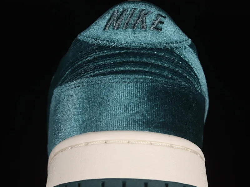 All categories Nk SB Dunk series Nk SB Dunk Low low-top sneakers Nk Dunk Low "Dark Teal Velvet" velvet dark green SB low-top casual sneakers DZ5224-300